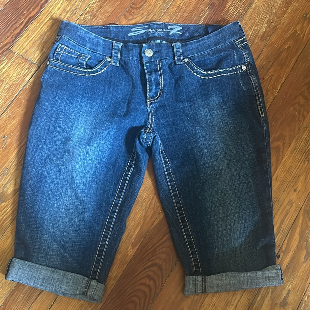 Seven7 Slim Bootcut Bermuda shorts size 12 in Dark Blue with THICK STITCH
